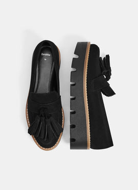 Platform loafers with tassels